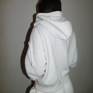 Aritzia Zip up